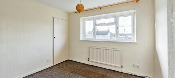 3 bedrooms House in Crawley, United Kingdom No. 6269 10