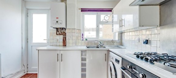 3 bedrooms House in Crawley, United Kingdom No. 6269 3