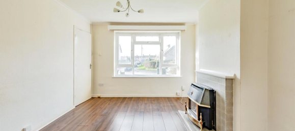 3 bedrooms House in Crawley, United Kingdom No. 6269 4