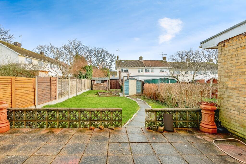 3 bedrooms House in Crawley, United Kingdom No. 6269