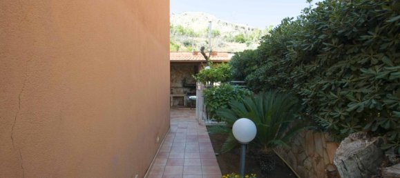 3 bedrooms House in Palermo, Italy No. 373413 9