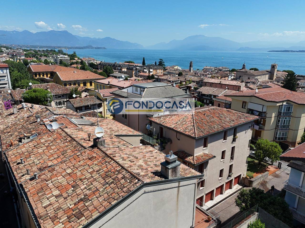2 bedrooms Apartment in Desenzano del Garda, Italy No. 266321