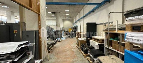 Склад 825м² в Бусто Арсицио, Италия № 285799 4