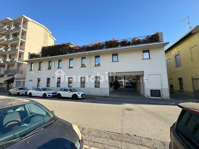 Склад 825м² в Бусто Арсицио, Италия № 285799