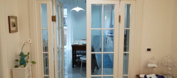 6 rooms Apartment in Turin, Italy No. 11223 2