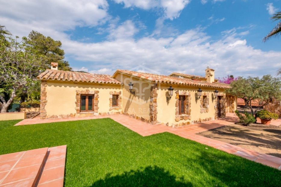 4 غرف نوم فيلا في Blanes, Spain رقم 7387