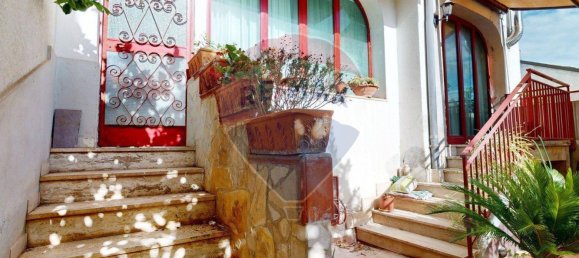 4 bedrooms House in Caserta, Italy No. 308661 2