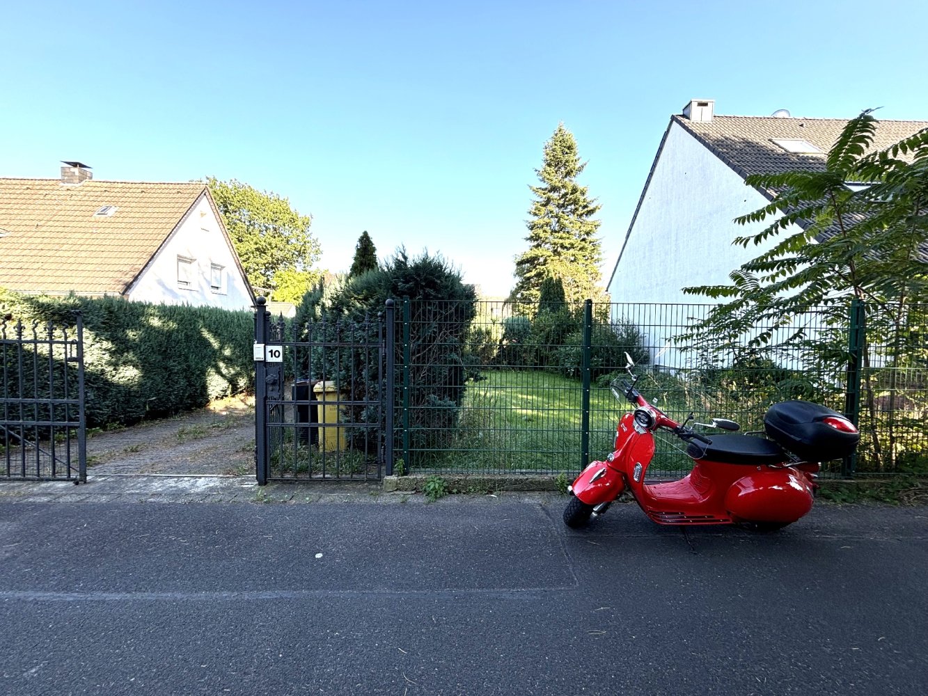 563m² Land in Dusseldorf, Germany No. 115326