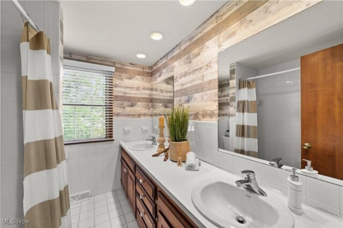 5 bedrooms House in Lyndhurst, USA No. 385909