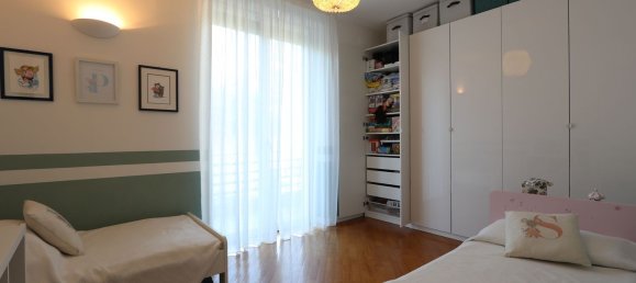 Apartamento de 8 dormitorios en Genoa, Italy No. 325158 13