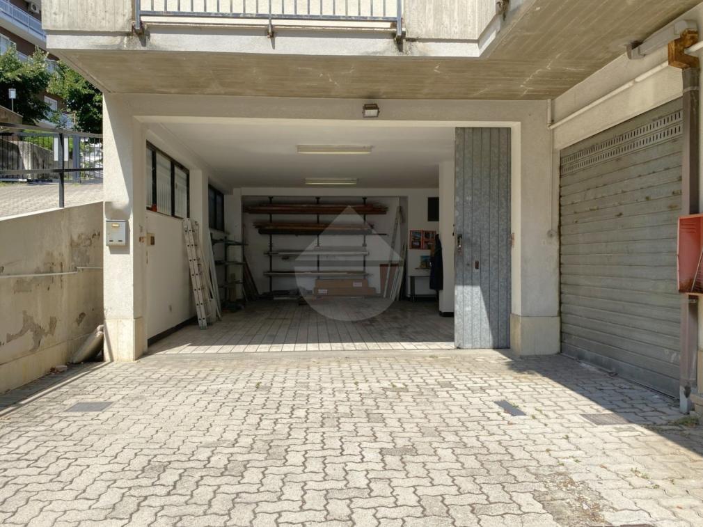 1غرفة عقار تجاري في Lanciano, Italy رقم 358629