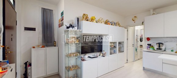 Apartamento de 1 dormitorio en Cinisello Balsamo, Italy No. 122714 4
