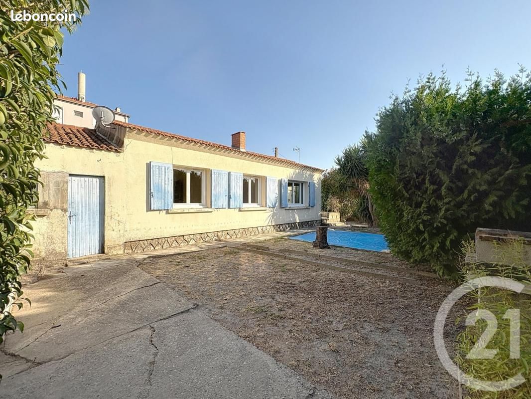 3 bedrooms Villa in Arles, France No. 334781