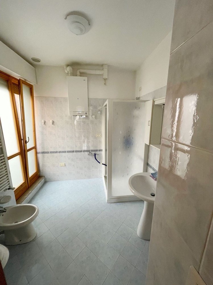 6 rooms House in Montemarciano, Italy No. 83840