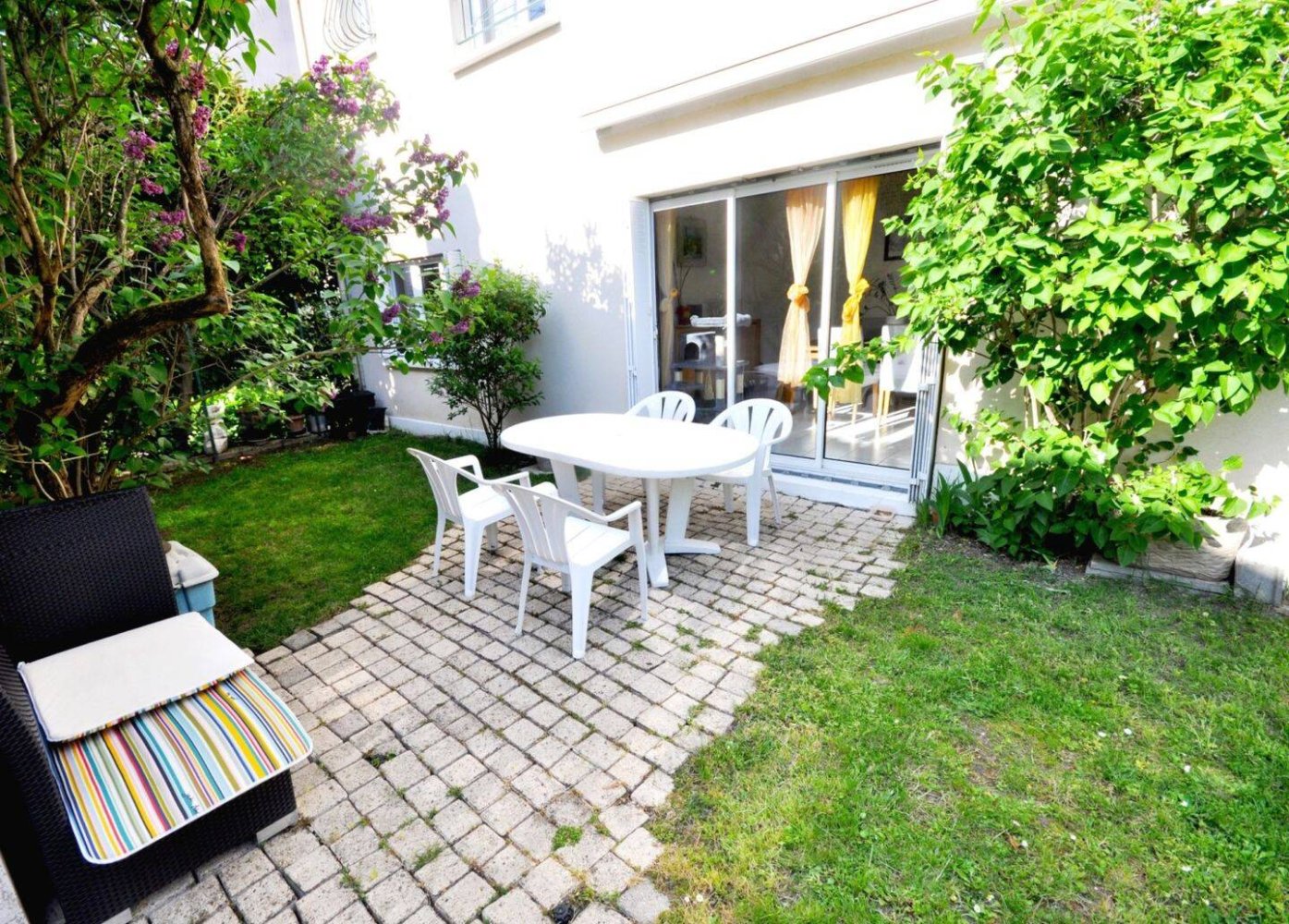 5 bedrooms Villa in Suresnes, France No. 183633