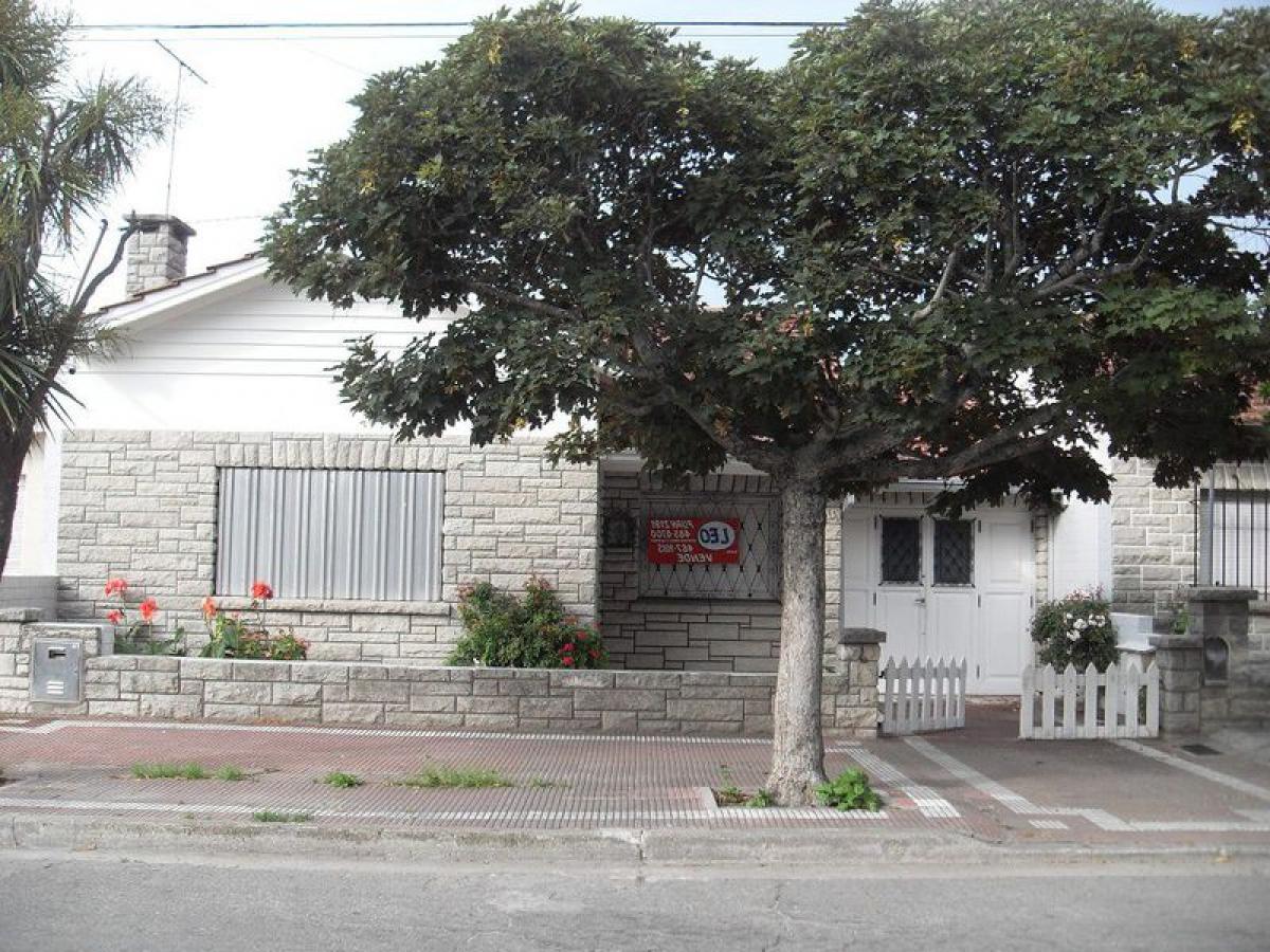 2 bedrooms House in Mar del Plata, Argentina No. 81818