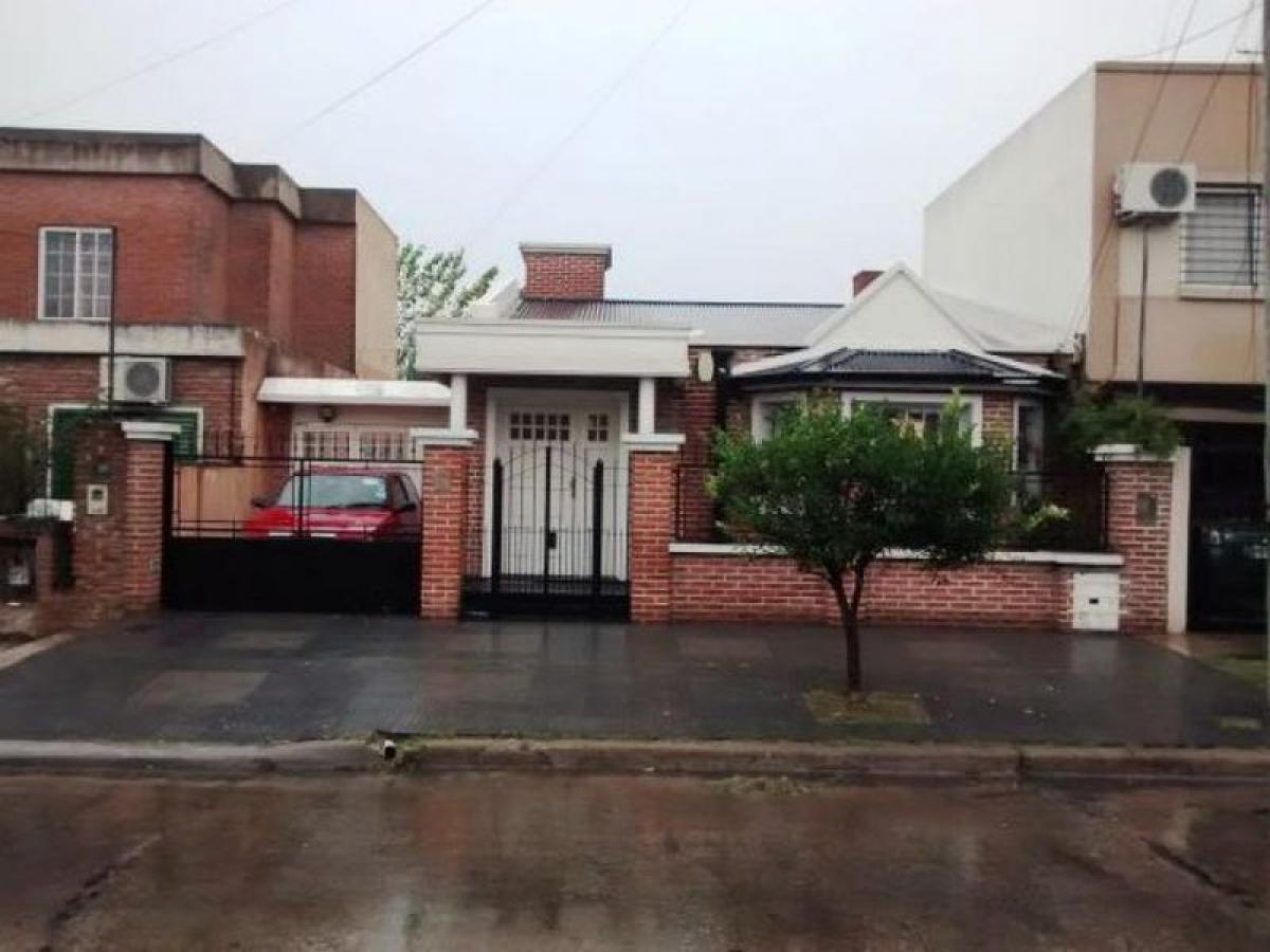 2 bedrooms House in Esteban Echeverria, Argentina No. 16534