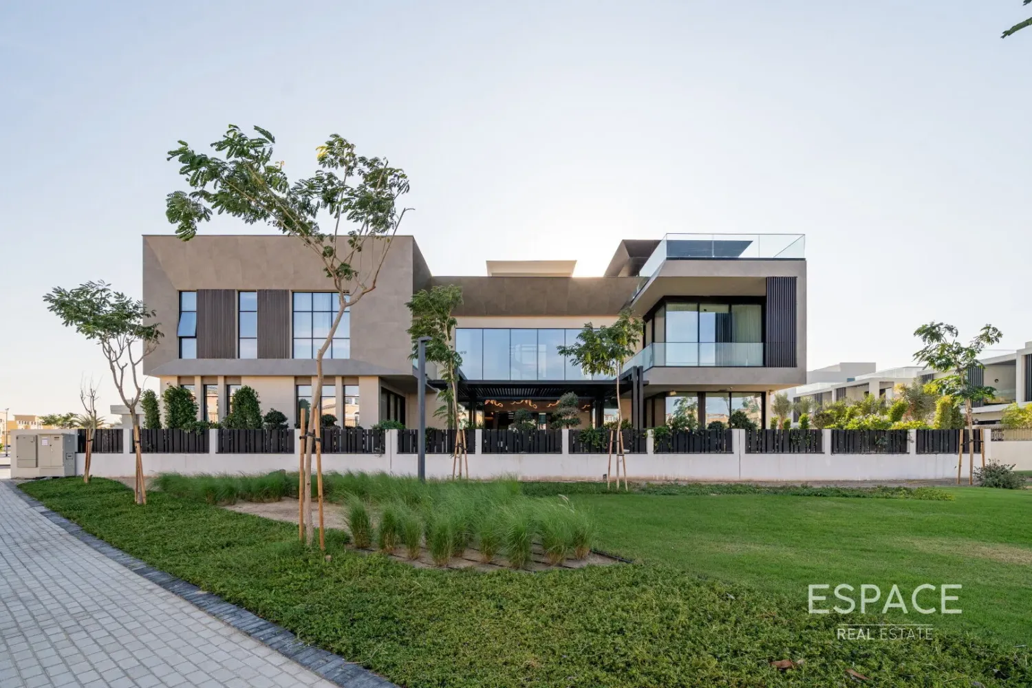 6 bedrooms Villa in Jumeirah Park, UAE No. 111355