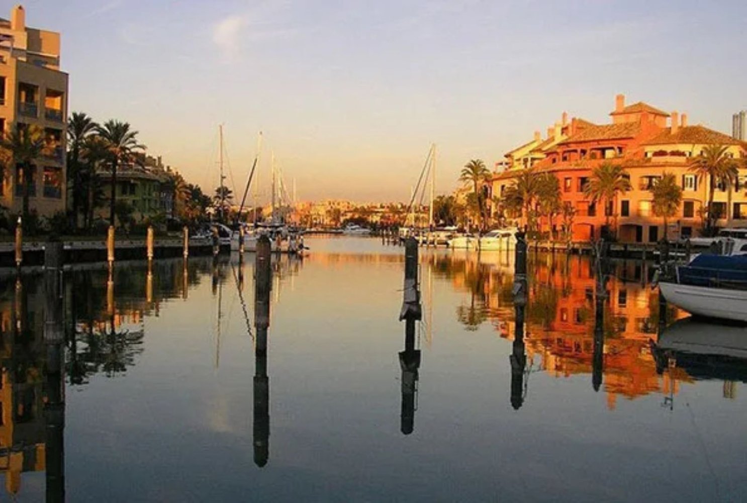 4 غرف نوم تاون هاوس في Cadiz, Spain رقم 150014