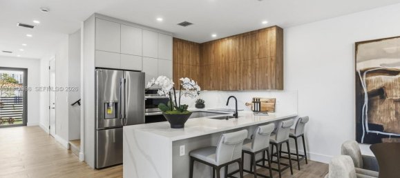 4 dormitorios dúplex en venta en Miami, Miami-Dade, Florida, USA № 614195 30
