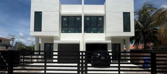 4 dormitorios dúplex en venta en Miami, Miami-Dade, Florida, USA № 614195 2