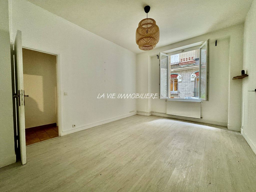 2 bedrooms Apartment in Paris, France No. 180370