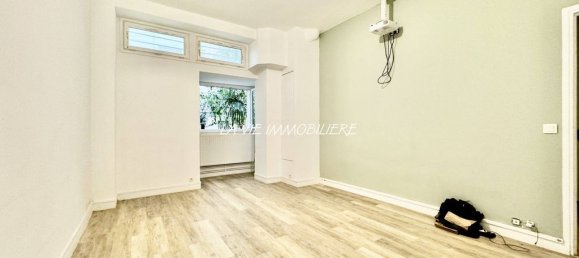 2 bedrooms Apartment in Paris, France No. 180370 3