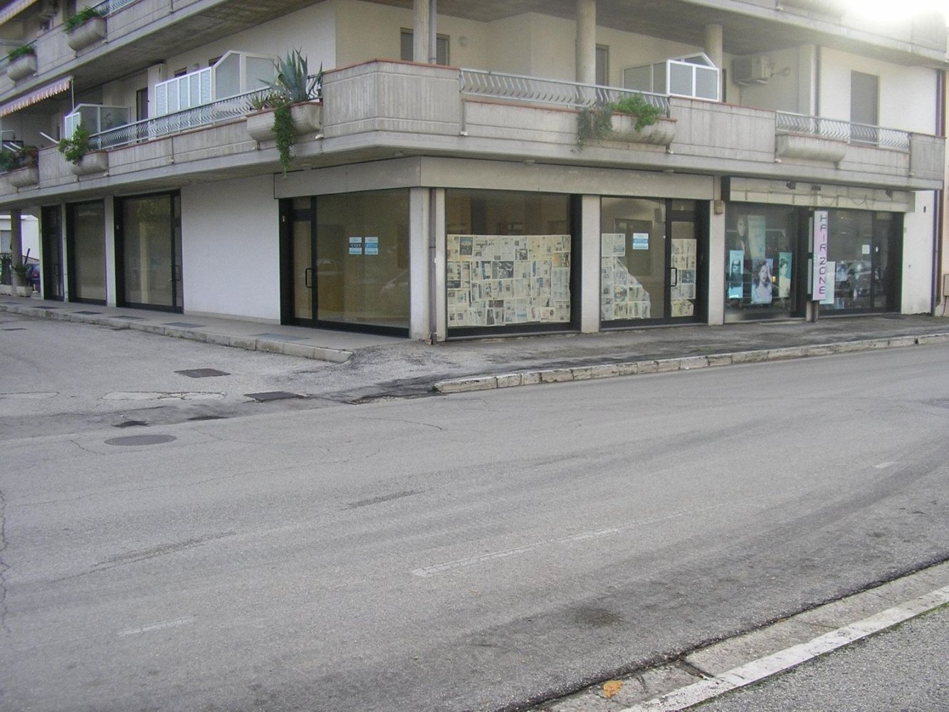 6 rooms Commercial property in Martinsicuro, Italy No. 98232