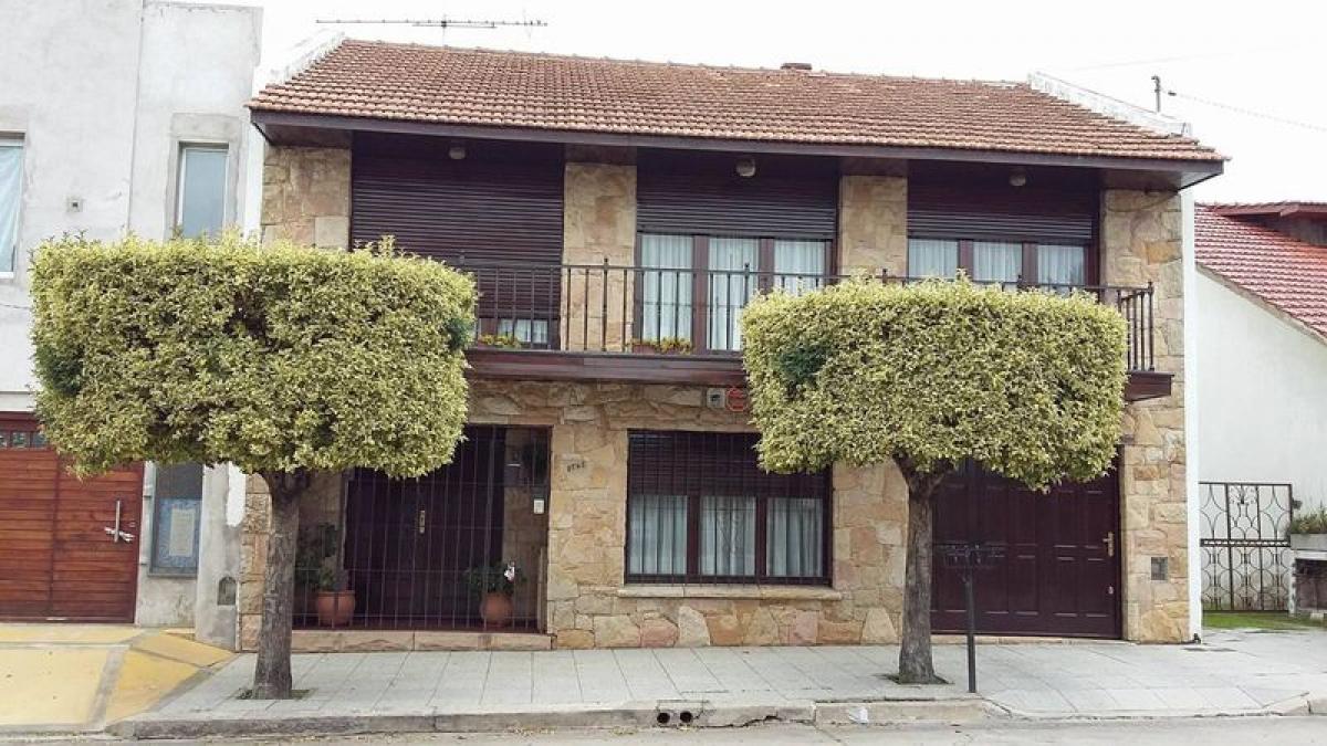 5 bedrooms House in Mar del Plata, Argentina No. 95086