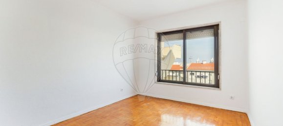 3 bedrooms Apartment in Lisbon, Portugal No. 169646 2