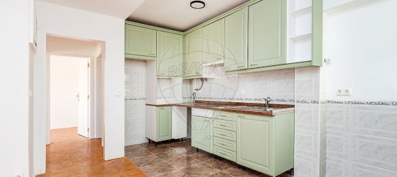 3 bedrooms Apartment in Lisbon, Portugal No. 169646 4