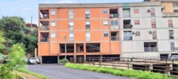 2-salle Appartement à Catania, Italy No. 45249 7