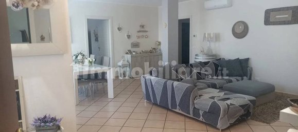 3 Schlafzimmer Wohnung in Verona, Italy, Nr. 360619 4