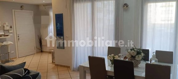 3 Schlafzimmer Wohnung in Verona, Italy, Nr. 360619 2