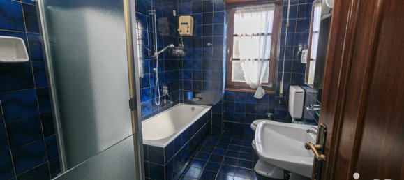 4 bedrooms Apartment in Genoa, Italy No. 27908 17