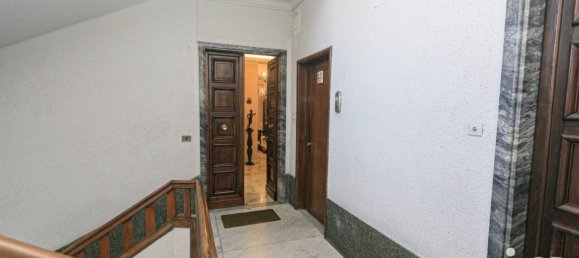 4 bedrooms Apartment in Genoa, Italy No. 27908 2