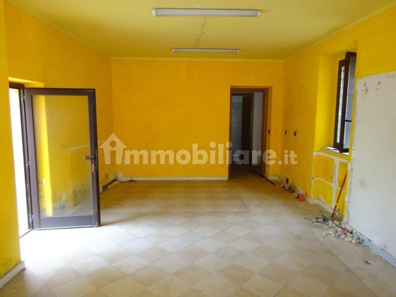 87m² Commercial property in Terni, Italy No. 353451