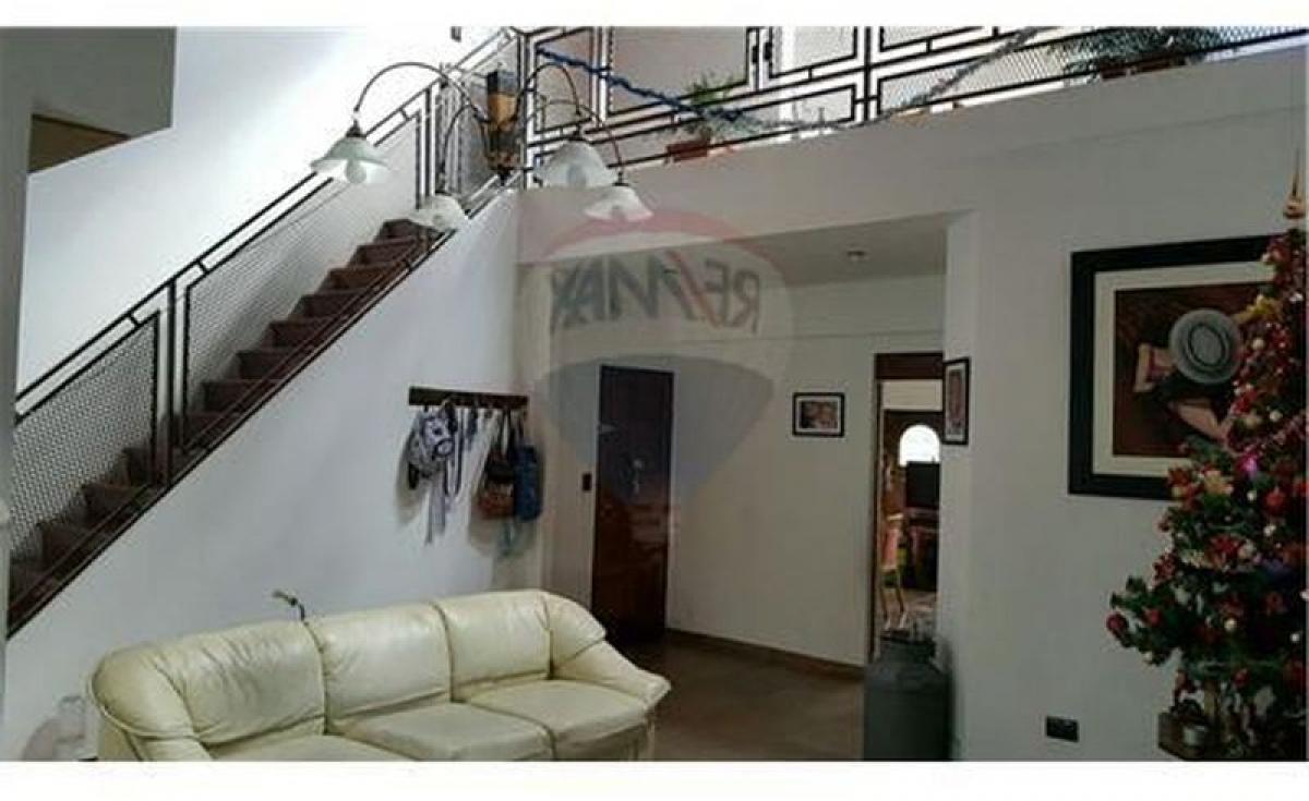 Casa de 3 dormitorios en Bermúdez, Argentina No. 21074