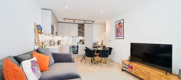 2 bedrooms Apartment in London, United Kingdom No. 9630 2