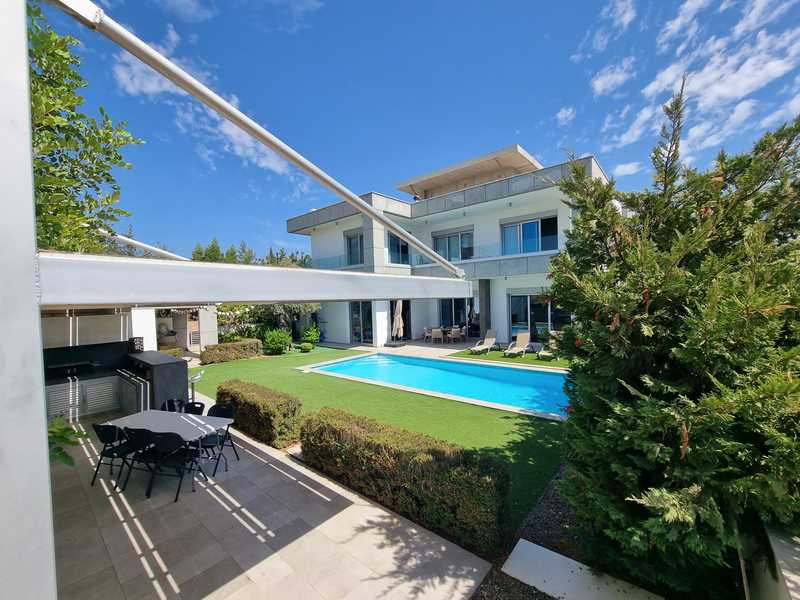 6 bedrooms Commercial property in Erimi, Cyprus No. 13875