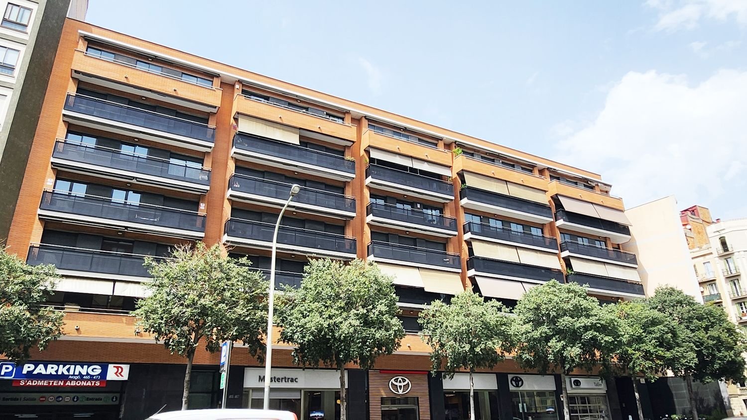 4 bedrooms Apartment in Eixample, Spain No. 197527