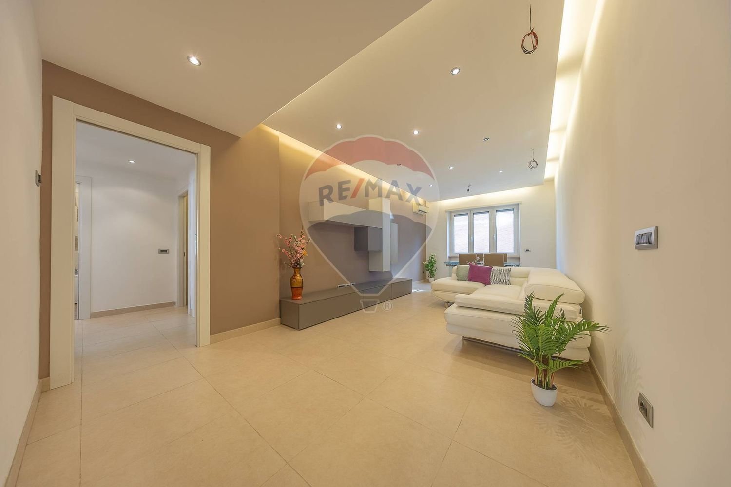 4 bedrooms Apartment in Rome, Italy No. 372126