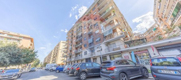 4 bedrooms Apartment in Rome, Italy No. 372126 4