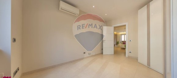 4 bedrooms Apartment in Rome, Italy No. 372126 11