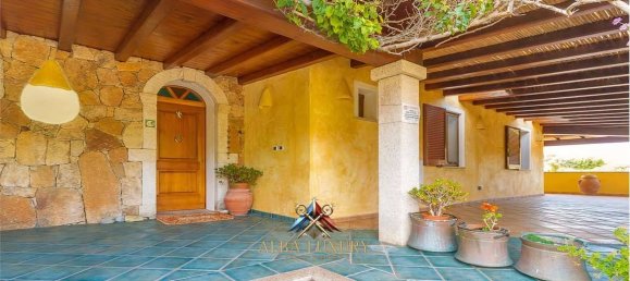Villa de 7 dormitorios en Santa Teresa Gallura, Italy No. 325953 7