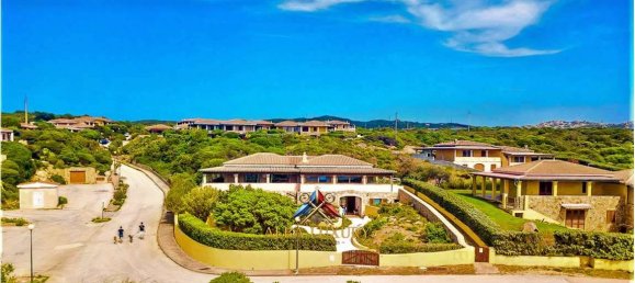 Villa de 7 dormitorios en Santa Teresa Gallura, Italy No. 325953 2