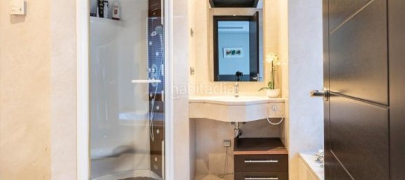 Apartamento de 3 dormitorios en Marbella, Spain No. 20713 8