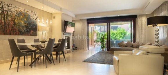 Apartamento de 3 dormitorios en Marbella, Spain No. 20713 17