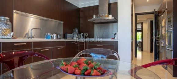 Apartamento de 3 dormitorios en Marbella, Spain No. 20713 12