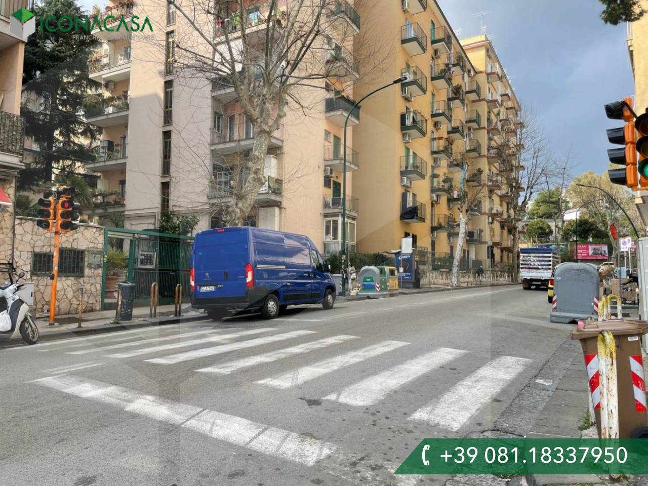 Propiedad comercial de 1 habitación en Naples, Italy No. 20615